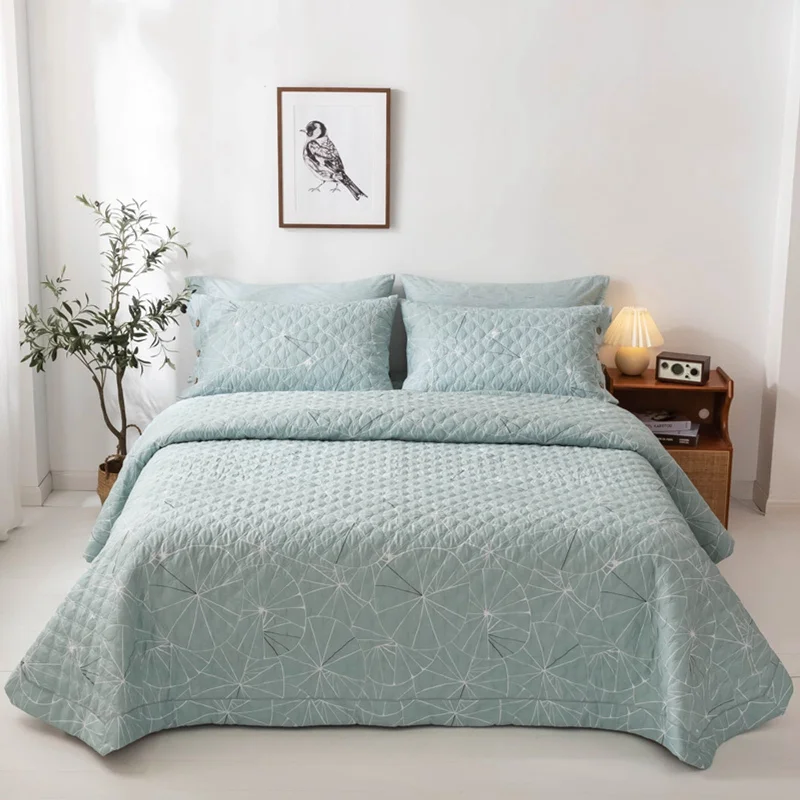 lightweight cotton quilt-Pure Cotton Green Geometric Stripe Pattern 3 Pieces Quilt Set with 2 Pillowcases