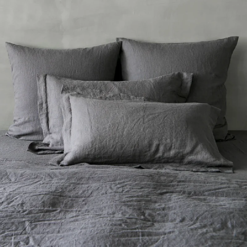 lightweight bamboo throw-Flanged Linen Pillowcases (set of 2) Lead Gray