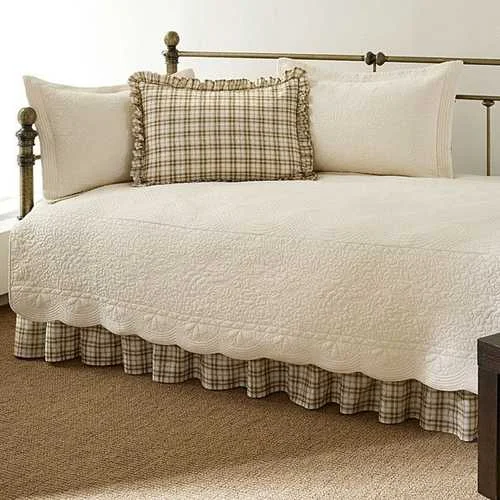 plush fleece pillow-Twin 5-Piece Daybed Quilt Set with Scalloped Edges in Ivory Cream White Beige