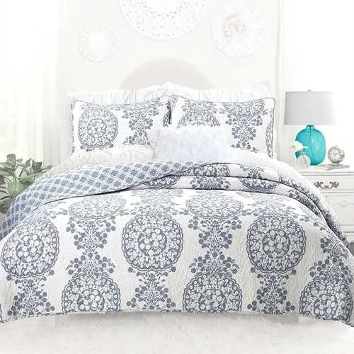 breathable jersey bed set-Full / Queen 3-Piece Reversible Cotton Quilt Set with White Blue Floral Medallion Pattern