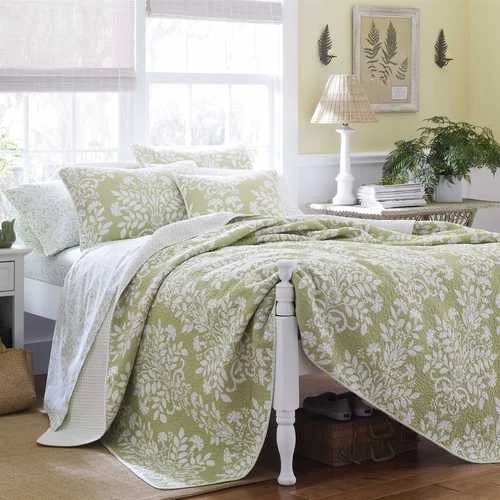 hypoallergenic flannel throw-King size 100% Cotton 3 Piece Quilt Set in Sage Green White Floral Pattern